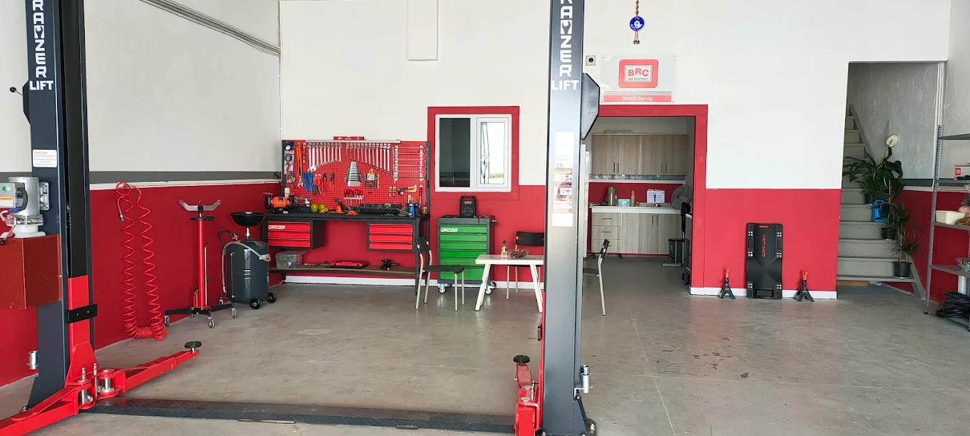 My Otomotiv atölyesi — araç lifti ve LPG ekipmanları